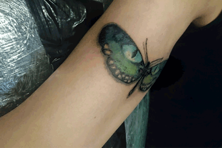 #chesirecat #moth #chesiremoth #leipzigtattoo #tattooleipzig #bodyart #conceptualbodyart #tattoo #annegeorgius #corpusdelicti #arte.corpus.delicti