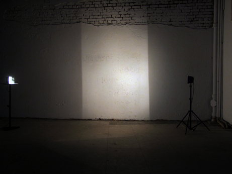 #medienkunst #installation #performance #klassefürinstallationundraum #undertained #wrote #iloveyou #cocaine #toilet #kaufhausheld #einschusslöcher #diabolos #wand #wall #gun #gewehr