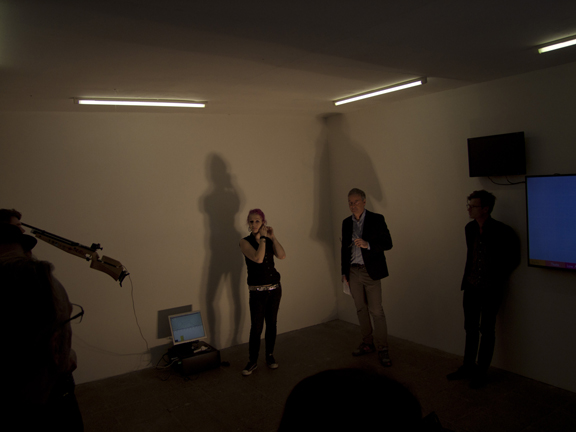 #diploma #hgb #hochschulefürgrafikundbuchkunst #diplom #medienkunst #installation #performance #klassefürinstallationundraum #mindcontrol #eeg #brainmachineinterface #bmi #gun #videogame