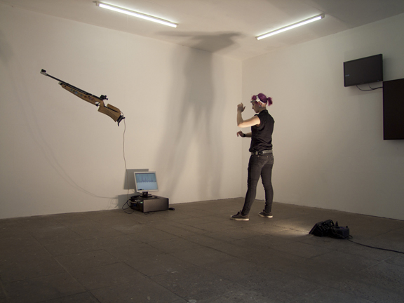 #diploma #hgb #hochschulefürgrafikundbuchkunst #diplom #medienkunst #installation #performance #klassefürinstallationundraum #mindcontrol #eeg #brainmachineinterface #bmi #gun #videogame