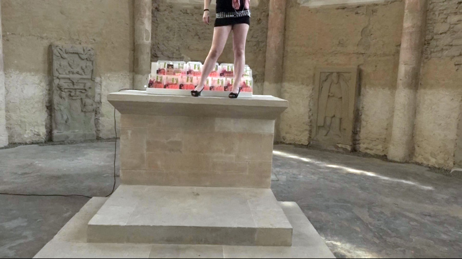 #altaraction #hgb #hochschulefürgrafikundbuchkunst #medienkunst #installation #performance #klassefürinstallationundraum #zeitz #franziskanerklosterkirche #fleisch